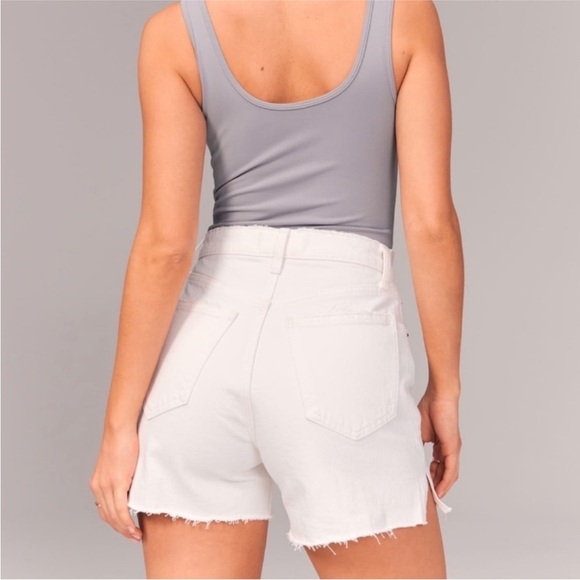 Abercrombie & Fitch Curve Love High Rise 4” Mom Short High Rise White Sz 32 (14) - Picture 10 of 10
